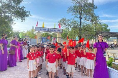 HOẠT ĐỘNG THAM QUAN TRẢI NGHIỆM ” TRƯỜNG TIỂU HỌC CỦA CÁC BÉ LỚP 5 – 6 TUỔI”